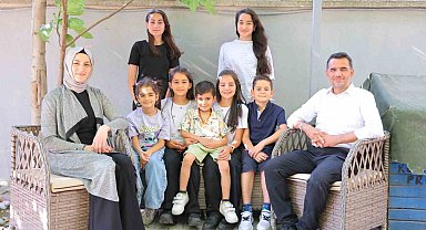 7 çocuklu öğretmen çift tebessüm ettirdi