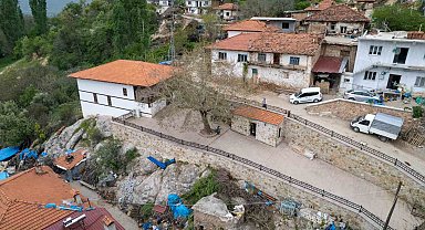 700 yıllık cami zamana meydan okuyor