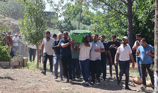 Ablasının düğünü için memleketine gelen 22 yaşındaki genç kalp krizi geçirerek öldü