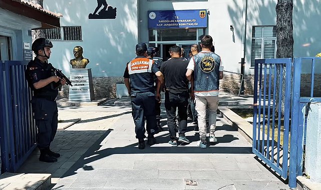 Açık alanda köpek dövüştüren şahıslara operasyon: 8 gözaltı