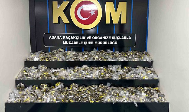 Adana'da 1 tondan fazla tütün, binlere sahte bandrol ele geçirildi