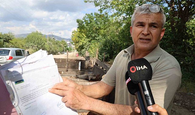 Adana'da belediyenin arazisinde açtığı yolun 4 metresini kapattı