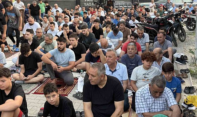 Adana'da Kurban Bayramı namazı kılındı