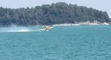 Adana'da uçağın suya düşme anı kamerada