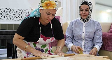 Adanalı kadınların 'ev baklavası' mesaisi