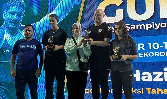 Afyonkarahisarlı Kadın Güreşçiler Türkiye Şampiyonası'nda büyük başarı elde etti
