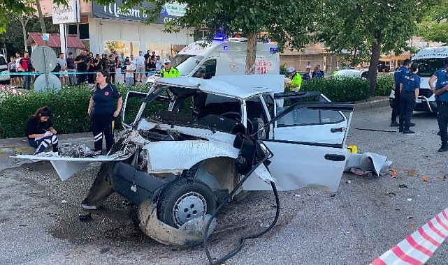 Ağaca çarpan Tofaş hurdaya döndü: 1 ölü, 4 yaralı