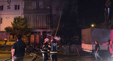 Ağaçta çıkan yangın binaya sıçradı