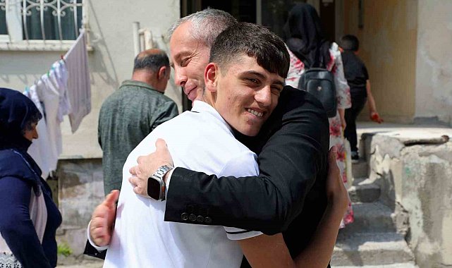 Ağrı Milli Eğitim Müdürü Kökrek'ten LGS öncesinde özel eğitim öğrencisi Duzlu'ya moral ziyareti