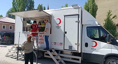 Ağrı'da Kızılay gönüllülerinden YKS'de öğrenci ve velilere ikram