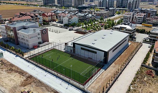 Ahmet Çalık Kapalı Spor Salonu ve Suni Çim Sahası'nın yapımı tamamlandı