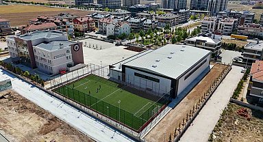 Ahmet Çalık Kapalı Spor Salonu ve Suni Çim Sahası'nın yapımı tamamlandı