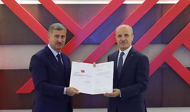 AİÇÜ Rektörü Prof. Dr. İlhami Gülçin, rektörlük mazbatasını aldı