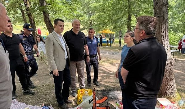 Aile pikniğinde bir araya geldiler