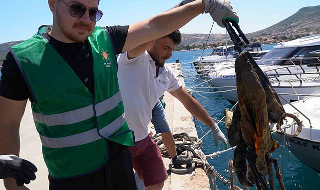 AK Parti İzmir'den Dünya Çevre Günü'nde denizde dip tarama temizliği