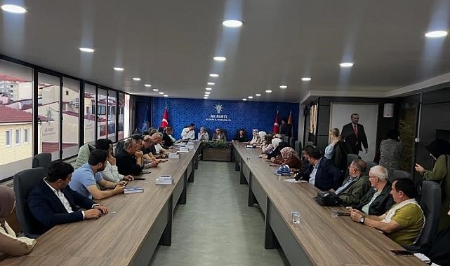 AK Parti'de yerel yönetim değerlendirildi