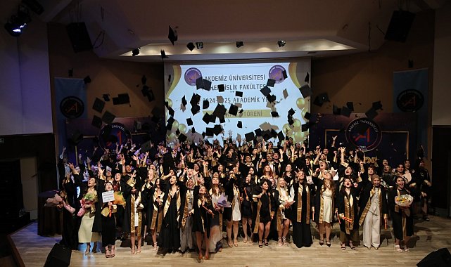 Akdeniz Üniversitesi'nde mühendisler mezun oldu