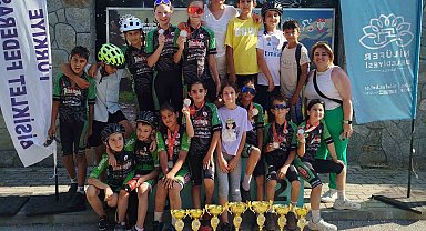 Akhisarlı bisikletçiler Bursa'da göz doldurdu