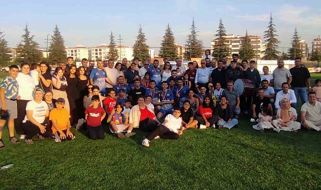 Akin Köyü Spor, Fethi Heper Futbol Turnuvası'nda şampiyon oldu
