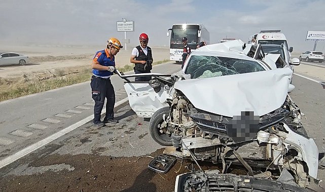 Aksaray'da kum fırtınasında 5 araç çarpıştı: 8 yaralı