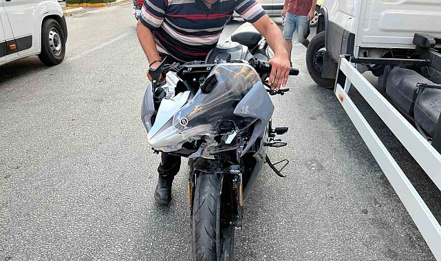 Alanya'da motosiklet ile kamyonet çarpıştı: 2 yaralı