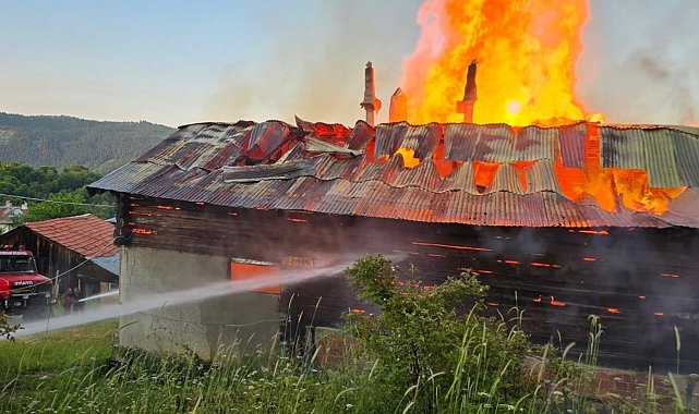 Alevlere teslim olan ev kullanılmaz hale geldi