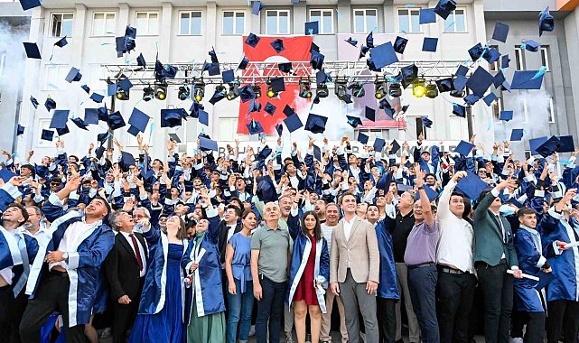 Ali Bahar AOSB Teknik Koleji'nde ilk mezuniyet coşkusu: 254 öğrenci kep attı