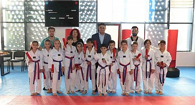 Aliağa Belediyesi Taekwondo Kursu'nun sporcuları kuşak atladı