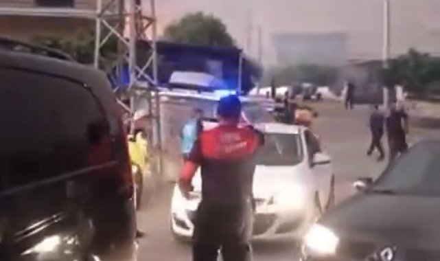 Aliağa'daki yangın Foça'ya doğru genişledi, bazı evler tahliye edildi