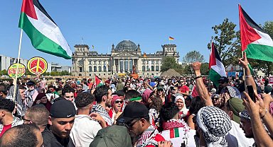 Almanya'da binlerce kişi Filistin'e destek yürüyüşünde bir araya geldi