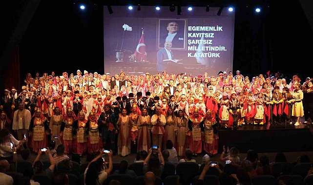 Altınköprü Halk Dansları Topluluğu, yeteneklerini sergiledi