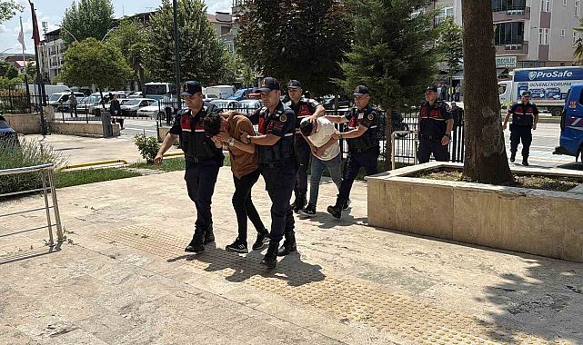 Amcalarının oğluna cinsel istismar iddiasıyla gözaltına alınan 2 kuzenden 1'i tutuklandı