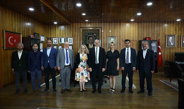 Amerikan dil köşesinin konuğu ABD eğitim ataşesi Silver oldu