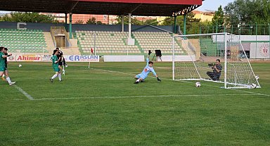 Ampute Milli Futbol Takımı, Kırşehir'de kadın futbol takımıyla hazırlık maçı yaptı