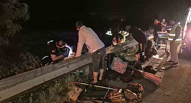 Anadolu Otoyolu'nda feci kaza... Tır, minibüse arkadan çarptı: 7 yaralı