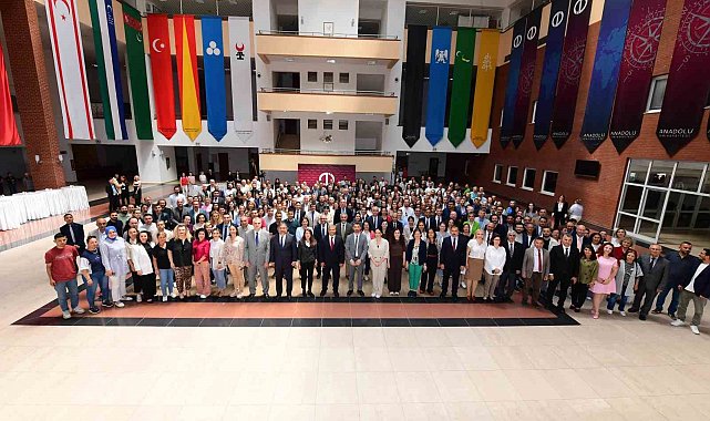 Anadolu Üniversitesi bayramlaşma töreninde bir araya geldi