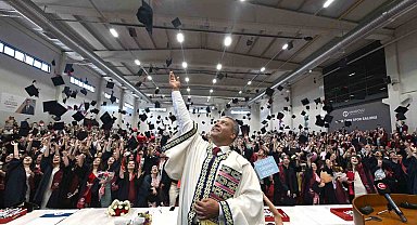 Anadolu Üniversitesi mezuniyet törenleri tüm hızıyla devam ediyor