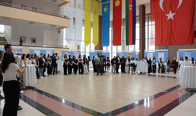 Anadolu Üniversitesi'nde özel eğitim temalı poster sergisi açıldı