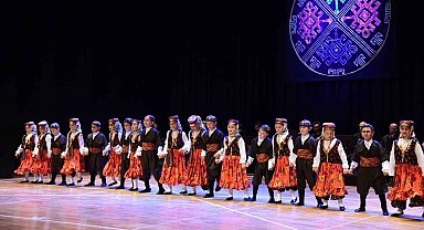 Anadolu Üniversitesinden Çocuk Halk Dansları Topluluğu gösterisi