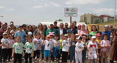 Anaokulu öğrencileri 500 fidan dikti