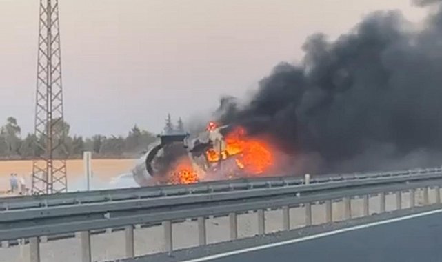 Anız yangını seyir halindeki yakıt yüklü tankere sıçradı, kilometrelerce araç kuyruğu oluştu