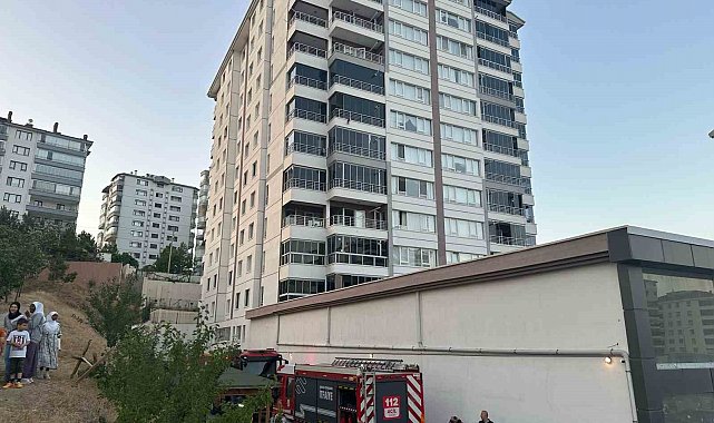 Ankara'da 11 katlı binada yangın: 2 yaralı