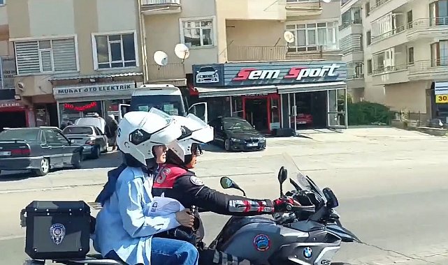 Ankara'da sınava geç kalan öğrencinin imdadına Yunus Polisler yetişti