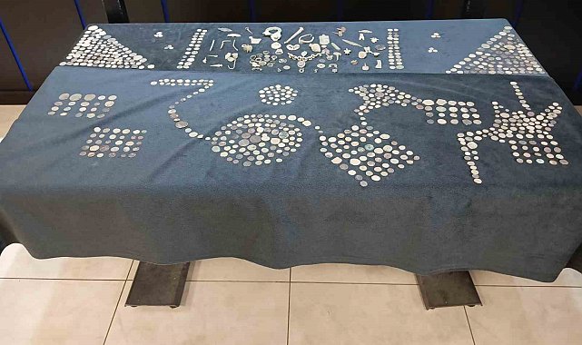 Ankara'da tarihi eser operasyonu: Eski dönemlere ait çok sayıda sikke ve eşya ele geçirildi