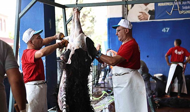 Antalya Büyükşehir Belediyesi'nden hijyenik ortamda ücretsiz kurban kesim hizmeti