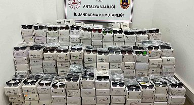 Antalya'da 16 bin adet kaçak güneş gözlüğü yakalandı