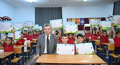 Antalya'da 485 bin 783 öğrenci karne heyecanı yaşadı