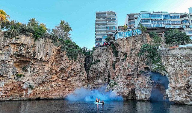 Antalya'da denizden ve karadan haşerelerle mücadele başlatıldı