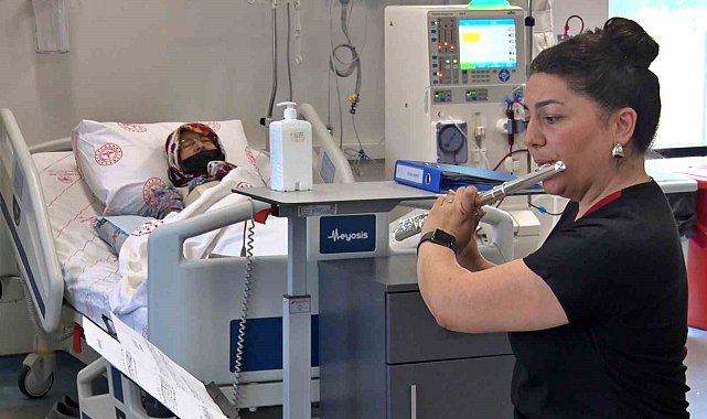 Antalya'da diyaliz merkezinde notalarla tedavi