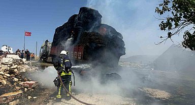 Antalya'da saman yüklü tır alev alev yandı